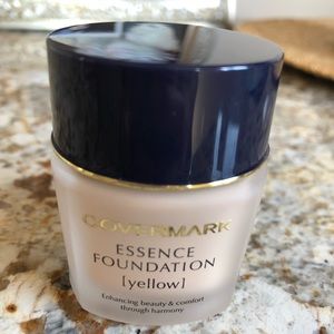 COVERMARK Essence Foundation YP10